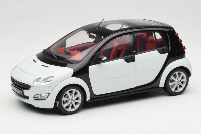 Smart Forfour Бял Kyosho 1:18 0019141V001C01Q00 Метал