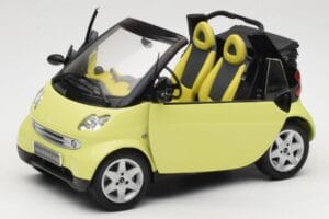 Smart Fortwo 450 Cabrio Жълт Minichamps 1:18 0012889V001C49Q00 Метал — снимка 2 от 8