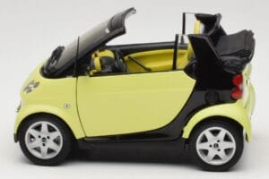 Smart Fortwo 450 Cabrio Жълт Minichamps 1:18 0012889V001C49Q00 Метал — снимка 4 от 8