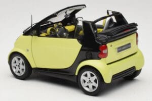 Smart Fortwo 450 Cabrio Жълт Minichamps 1:18 0012889V001C49Q00 Метал — снимка 7 от 8