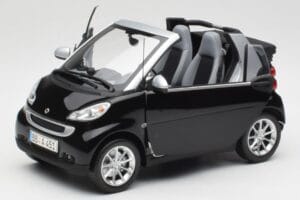 Smart Fortwo Кабриолет W451 Черен & Сребрист Minichamps 1:18 Q0022566V001C18Q00 Метал — снимка 2 от 8