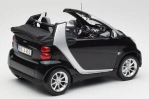 Smart Fortwo Кабриолет W451 Черен & Сребрист Minichamps 1:18 Q0022566V001C18Q00 Метал — снимка 3 от 8