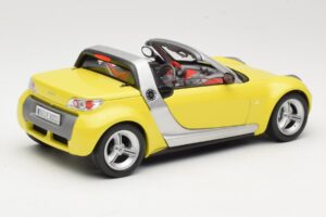 Smart Roadster 452 Жълт Bburago 1:18 34099-M2 Метал — снимка 3 от 8