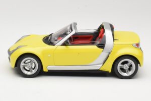 Smart Roadster 452 Жълт Bburago 1:18 34099-M2 Метал — снимка 4 от 8