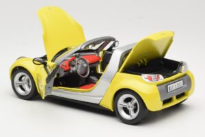 Smart Roadster 452 Жълт Bburago 1:18 34099-M2 Метал — снимка 5 от 8