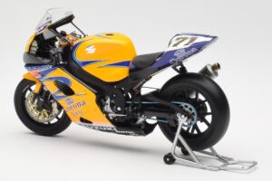 Suzuki GSX-R 1000 Team Alstare Corona Extra Y. Kagayama WSB 2005 Minichamps 1:12 122052271 Метал — снимка 5 от 6