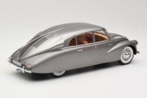Tatra 87 Сив MCG 1:18 MCG18068 Метал — снимка 2 от 6
