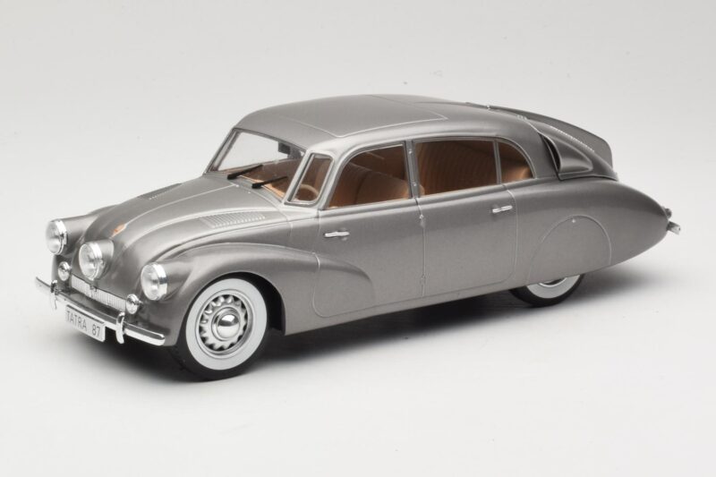Tatra 87 Сив MCG 1:18 MCG18068 Метал