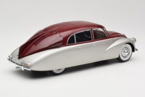 Tatra 87 Сребрист & Тъмночервен MCG 1:18 MCG18067 Метал — снимка 2 от 6