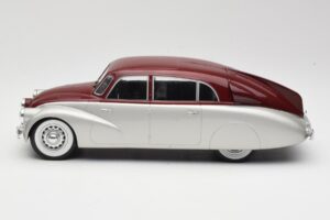 Tatra 87 Сребрист & Тъмночервен MCG 1:18 MCG18067 Метал — снимка 3 от 6