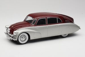 Tatra 87 Сребрист & Тъмночервен MCG 1:18 MCG18067 Метал