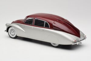 Tatra 87 Сребрист & Тъмночервен MCG 1:18 MCG18067 Метал — снимка 5 от 6