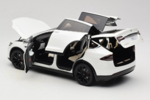 Tesla Model X Бял OEM 1:18 TESLA001 Метал — снимка 5 от 8