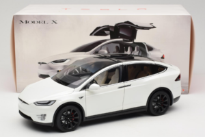 Tesla Model X Бял OEM 1:18 TESLA001 Метал — снимка 8 от 8