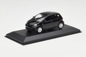 Toyota Aygo AB10 Черен Minichamps 1:43 400166401 Метал — снимка 2 от 4