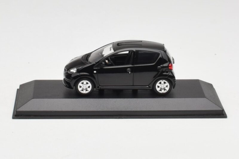 Toyota Aygo AB10 Черен Minichamps 1:43 400166401 Метал