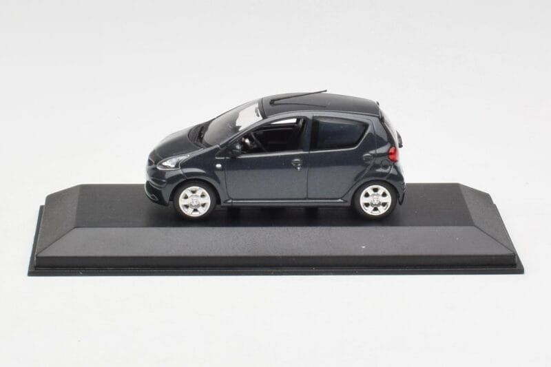 Toyota Aygo AB10 Grey Metallic Minichamps 1:43 AYGO001 Метал