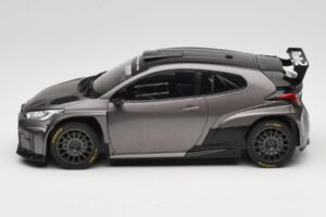 Toyota GR Yaris Rally2 Сив IXO 1:18 18CMC210 Метал — снимка 3 от 6