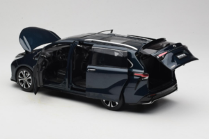 Toyota Granvia Тъмно Синьо OEM 1:18 FCL22GR803 Метал — снимка 5 от 8