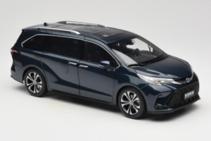 Toyota Granvia Тъмно Синьо OEM 1:18 FCL22GR803 Метал — снимка 6 от 8
