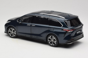 Toyota Granvia Тъмно Синьо OEM 1:18 FCL22GR803 Метал — снимка 7 от 8