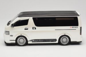 Toyota Hiace Super GL Pearl White Otto 1:18 OT1136 Смола — снимка 3 от 6