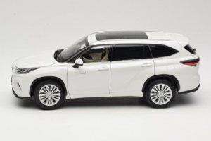 Toyota Highlander XU70 Бял OEM 1:18 26071-2011 Метал — снимка 4 от 8