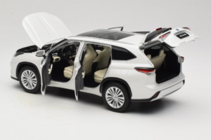 Toyota Highlander XU70 Бял OEM 1:18 26071-2011 Метал — снимка 5 от 8