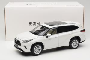 Toyota Highlander XU70 Бял OEM 1:18 26071-2011 Метал — снимка 8 от 8