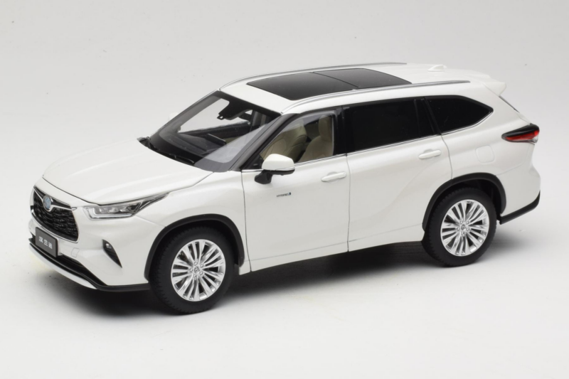 Toyota Highlander XU70 Бял OEM 1:18 26071-2011 Метал