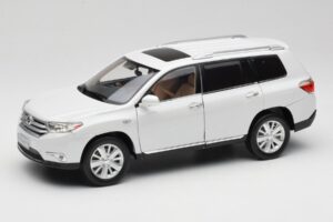 Toyota Highlander XU40 Бял Paudi Model 1:18 2043612-W1 Метал
