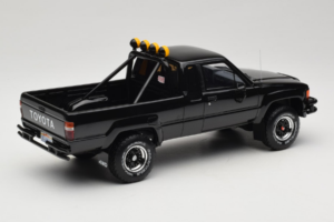 Toyota Hilux N60 SR5 Pickup Черен Otto 1:18 OT481B Смола — снимка 2 от 6