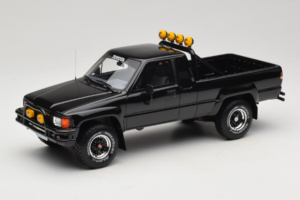 Toyota Hilux N60 SR5 Pickup Черен Otto 1:18 OT481B Смола