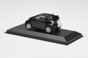 Toyota iQ Черен & Бял Geneva Motor Show 2009 Minichamps 1:43 400166801 Метал — снимка 3 от 4