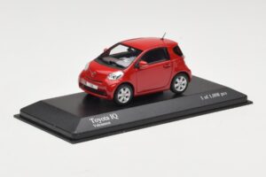 Toyota iQ Червен Minichamps 1:43 400166800 Метал — снимка 2 от 4