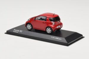 Toyota iQ Червен Minichamps 1:43 400166800 Метал — снимка 3 от 4
