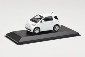 Toyota iQ Бял Minichamps 1:43 TOYOTA009 Метал — снимка 2 от 4