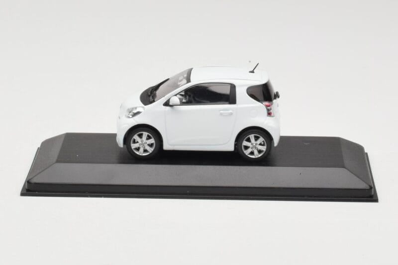 Toyota iQ Бял Minichamps 1:43 TOYOTA009 Метал