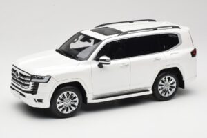 Toyota Land Cruiser J300 ZX Бял LCD 1:18 LCD18013-ZX-WH Метал