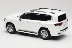 Toyota Land Cruiser J300 ZX Бял LCD 1:18 LCD18013-ZX-WH Метал — снимка 7 от 8