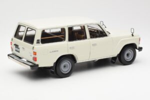 Toyota Land Cruiser J60 Бял Kyosho 1:18 08956W Метал — снимка 3 от 8