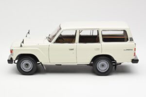 Toyota Land Cruiser J60 Бял Kyosho 1:18 08956W Метал — снимка 4 от 8