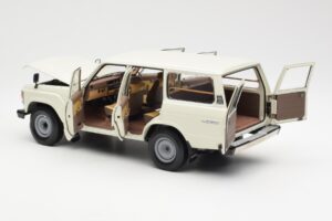 Toyota Land Cruiser J60 Бял Kyosho 1:18 08956W Метал — снимка 5 от 8