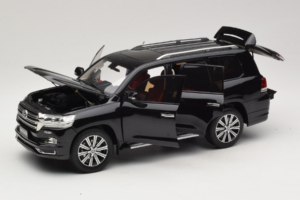 Toyota Land Cruiser LC200 Черен Kengfai 1:18 KF024-13 Метал — снимка 2 от 8