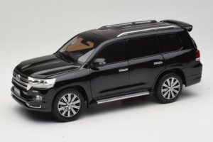Toyota Land Cruiser LC200 Черен Kengfai 1:18 KF024-13 Метал