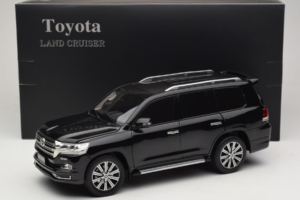 Toyota Land Cruiser LC200 Черен Kengfai 1:18 KF024-13 Метал — снимка 8 от 8