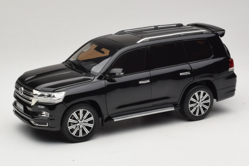 Toyota Land Cruiser LC200 Черен Kengfai 1:18 KF024-13 Метал