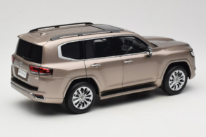 Toyota Land Cruiser LC300 ZX Златист LCD 1:18 LCD18013-ZX-GO Метал — снимка 3 от 8