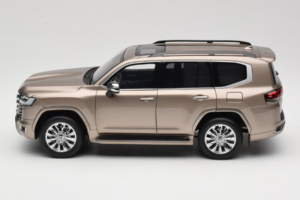 Toyota Land Cruiser LC300 ZX Златист LCD 1:18 LCD18013-ZX-GO Метал — снимка 4 от 8