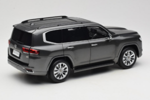 Toyota Land Cruiser LC300 ZX Сив LCD 1:18 LCD18013-ZX-GR Метал — снимка 3 от 8